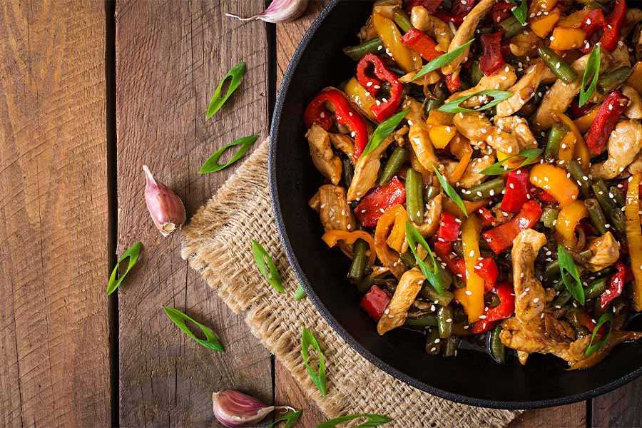 Pollo al wok con verduras